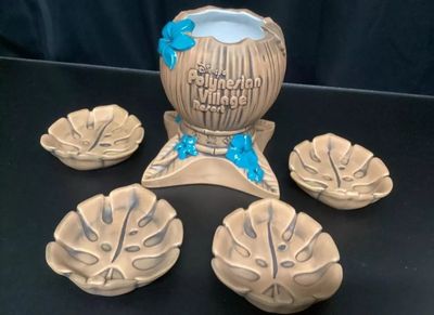 Disney Polynesian Resort serving set