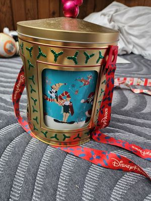 Gold Tin Musical popcorn bucket