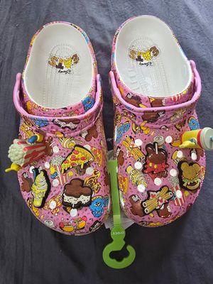 Disney Snack Crocs M6/W8