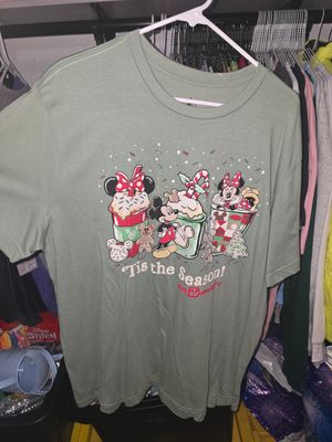 Walt Disney World Tis the Season shirt (XL)