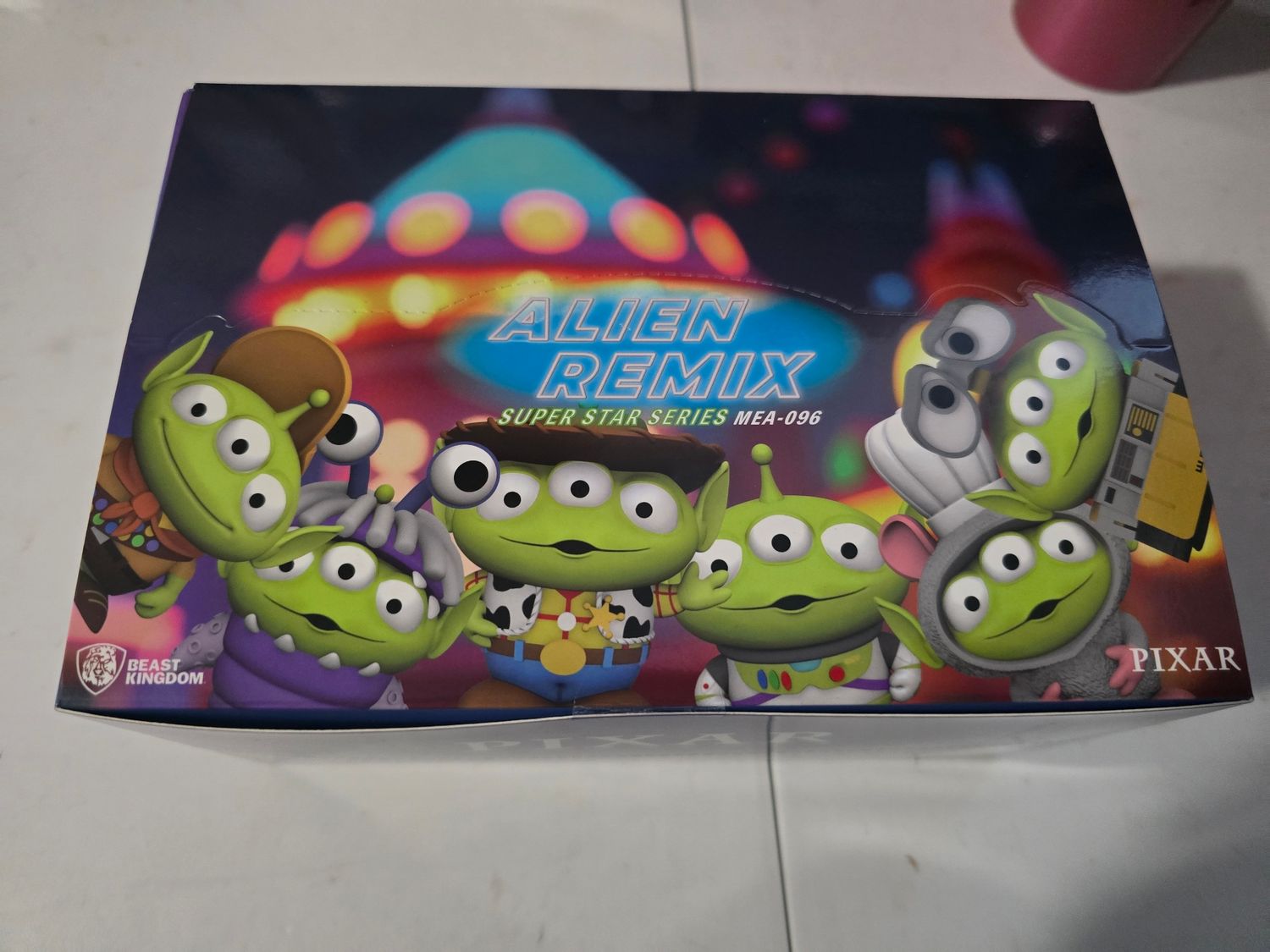 Alien Remix Super Star Series mystery box case