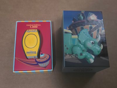 Disney World Animal Kingdom Triceratop Spin MagicBand LE 1000