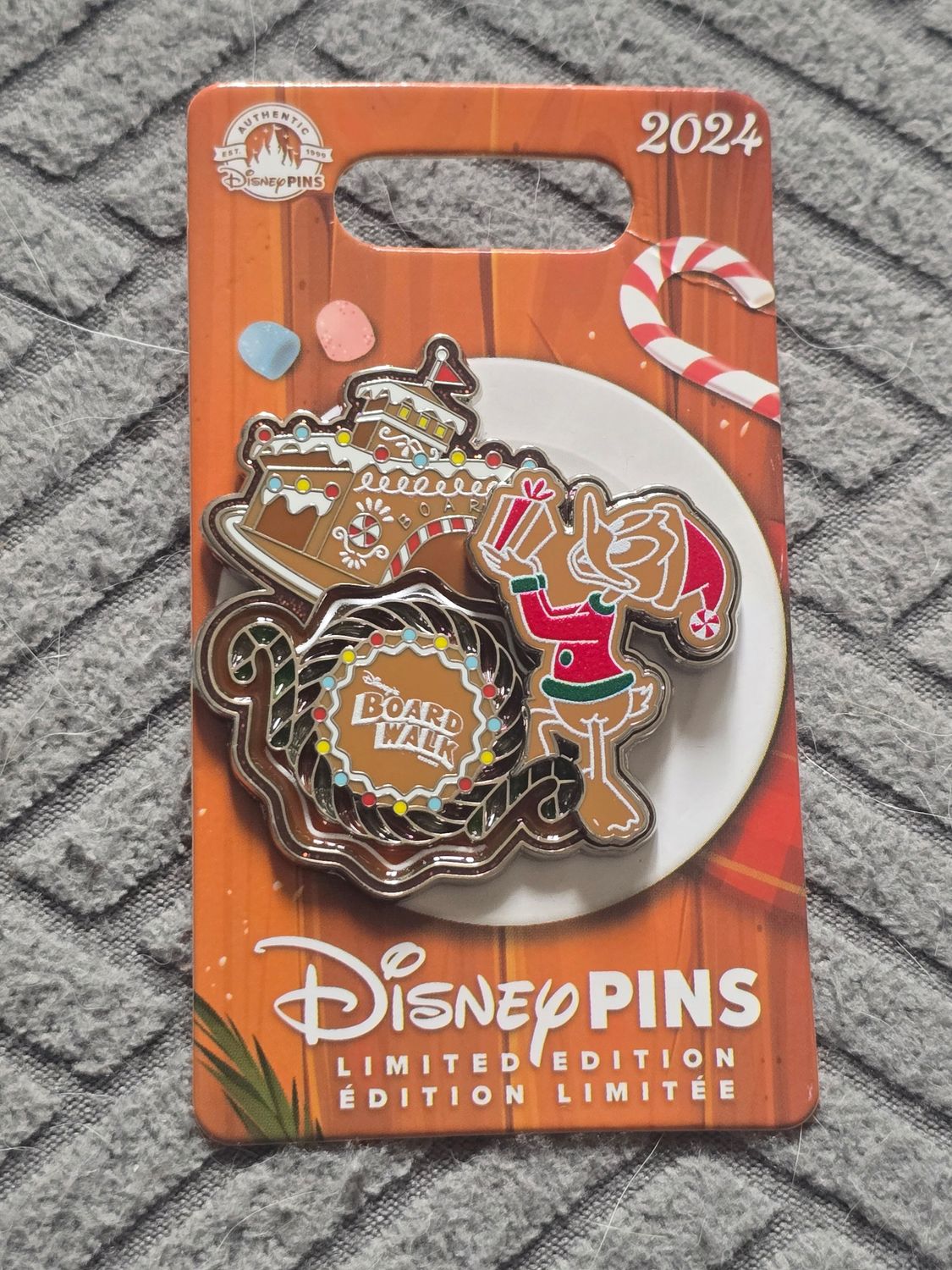 Disney Holiday Gingerbread Boardwalk Resort Donald Duck Pin LE 2500 New
