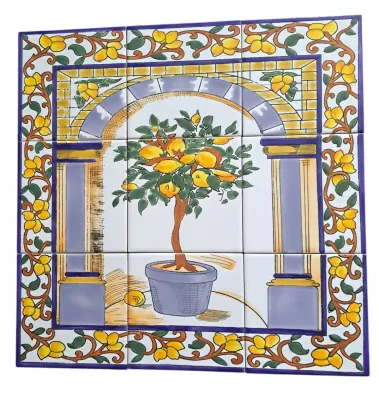 Quadratisches Keramik-Fliesenbild mit Zitronenbaum-Motiv und einer gemusterten Bordüre in Braun- und Blautönen.
