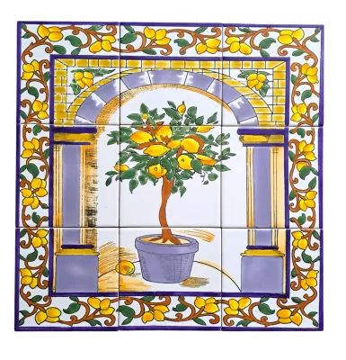 Handgemaltes mediterranes Fliesenbild mit einem Zitronenbaum im Tontopf und einer dekorativen gemusterten Bordüre.

