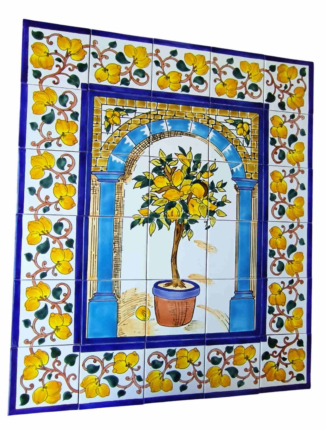 Handbemaltes Fliesenbild Zitronenbaum im Torbogen, großes 30-teiliges Keramik-Mosaik für Innenräume, 75x90 cm.
