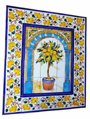 Handbemaltes Fliesenbild Zitronenbaum im Torbogen, großes 30-teiliges Keramik-Mosaik für Innenräume, 75x90 cm.
