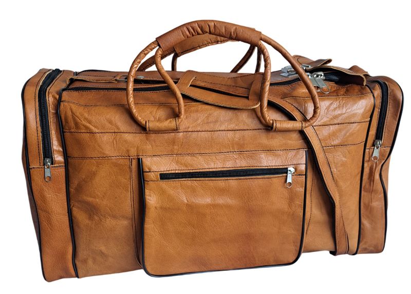 Große Traveler Pro Reisetasche aus echtem Ziegenleder mit 3 Reißverschlusstaschen und Steckschloss.
