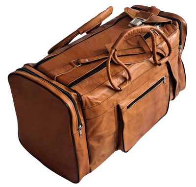Seitliche Ansicht der Tasche mit den 4 stabilen Aufstellern für einen sicheren Stand des Leders.
