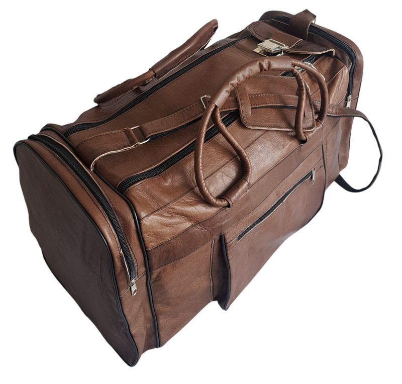 Draufsicht auf die handgefertigte Traveler Pro Reisetasche mit Fokus auf die zwei robusten Tragegriffe