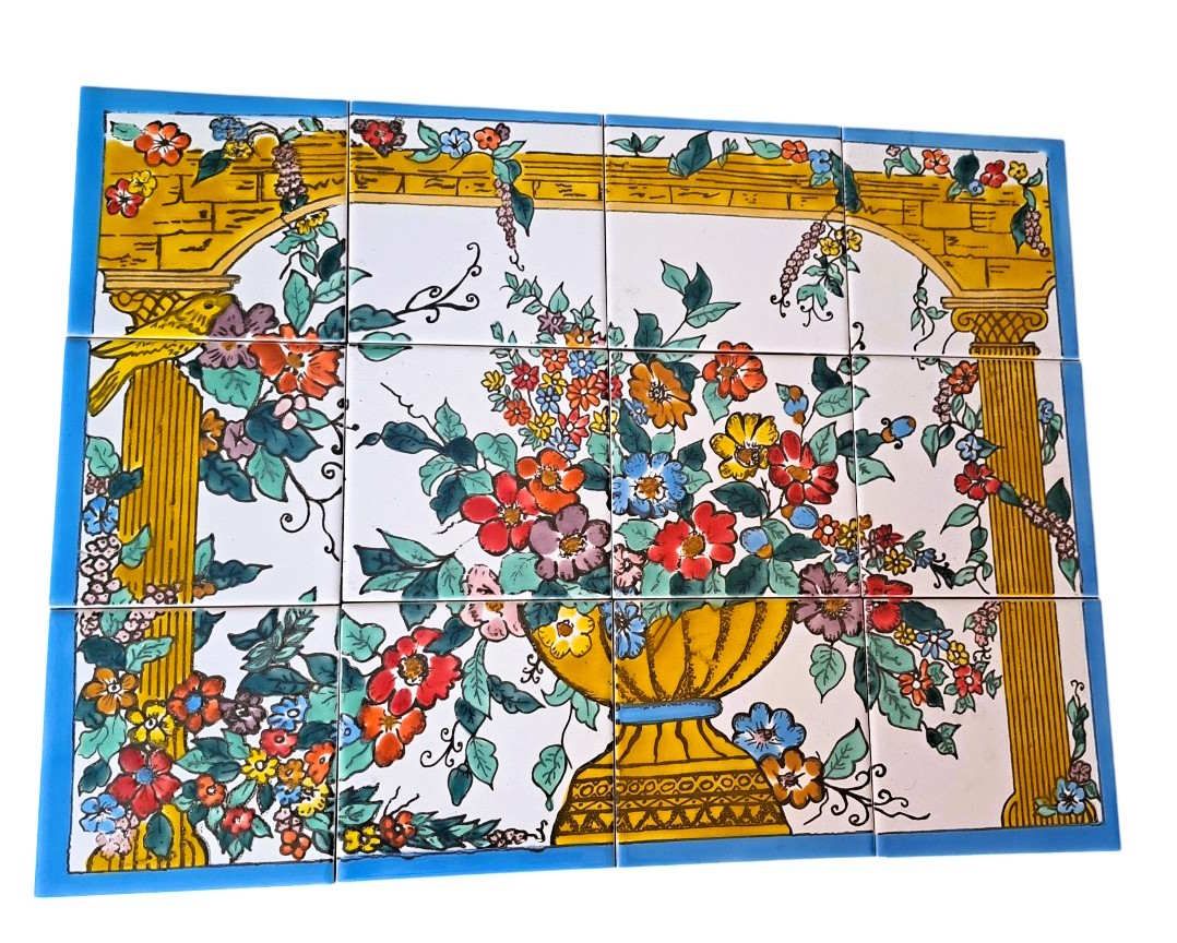 Handbemaltes spanisches Fliesenbild 60x45 cm mit buntem Blumenvasen-Motiv im Torbogen aus 12 Keramikkacheln.