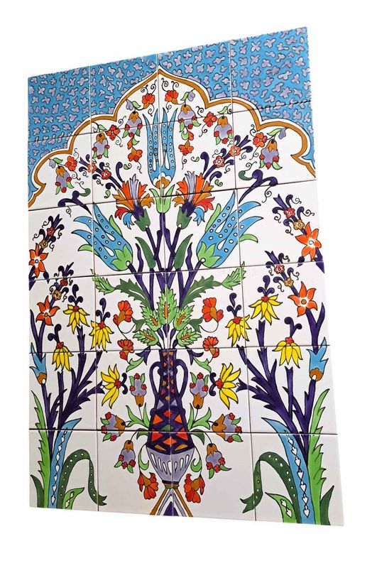 Orientalische Mosaikfliesen Wandbild schräg, intensive Farben, kunstvolle Handarbeit für die Wandgestaltung.