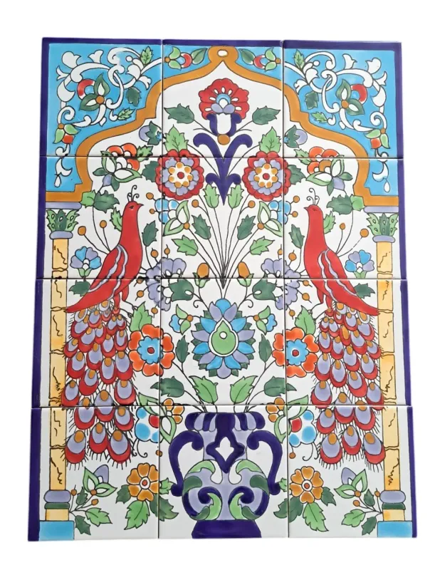 Osmanisches Keramikwandbild mit zwei roten Pfauen im Ziermosaik Torbogen vor hellem Hintergrund