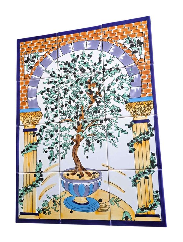 Perspektivische Detailaufnahme des handgefertigten floralen Fliesenmosaiks zur Darstellung der glasierten Farben