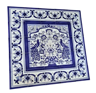 Dekoratives Pfauen-Wandbild aus 25 handbemalten Keramikfliesen in Blau-Weiß, 75x75 cm  
