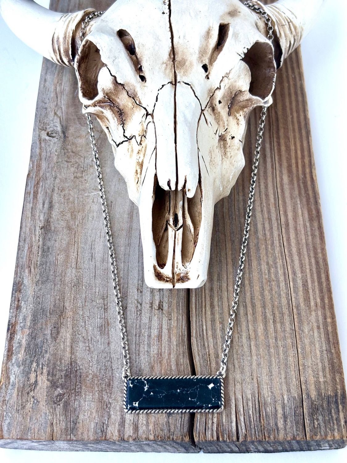 Western Style Stone Bar Pendant Necklace: Black