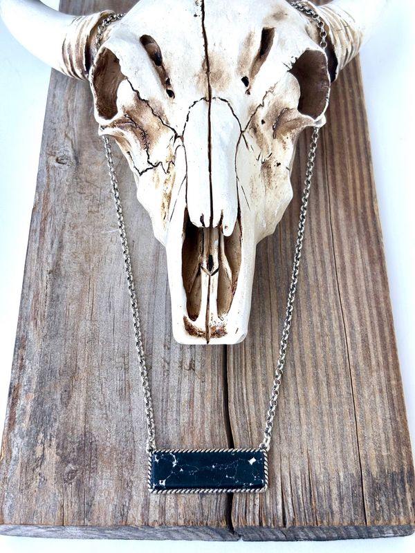 Western Style Stone Bar Pendant Necklace: Black