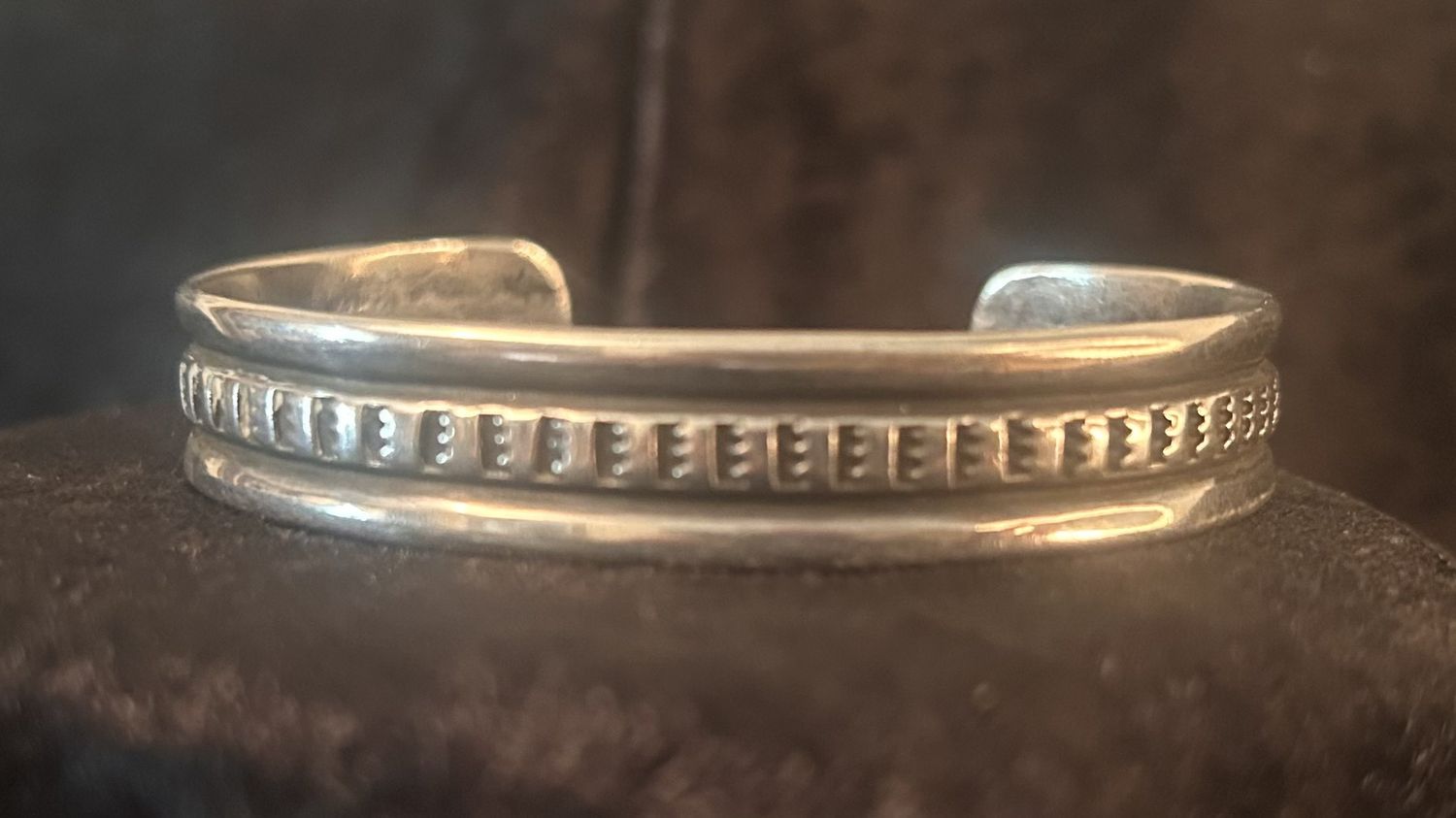 Sterling cuff w/sawtooth design.