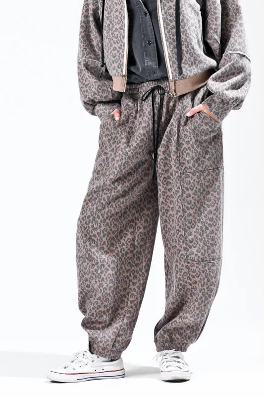 Elastic Waist and Ankle Leopard Printed Sweat Pants