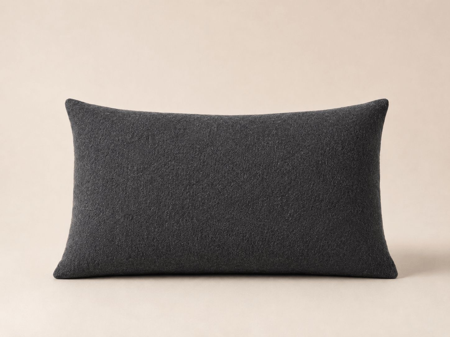 VEV Cushion - Blans Ensfarvet
