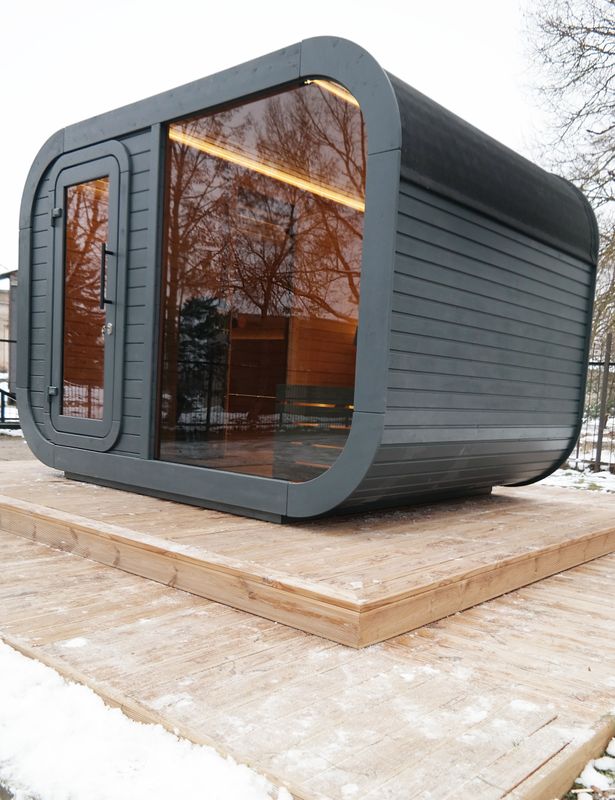 Luxury Luna Sauna with changing room