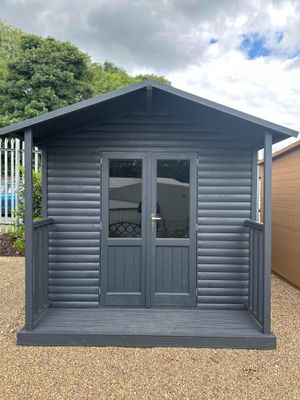 Classic cabin (10x6’) with veranda (10x8’)