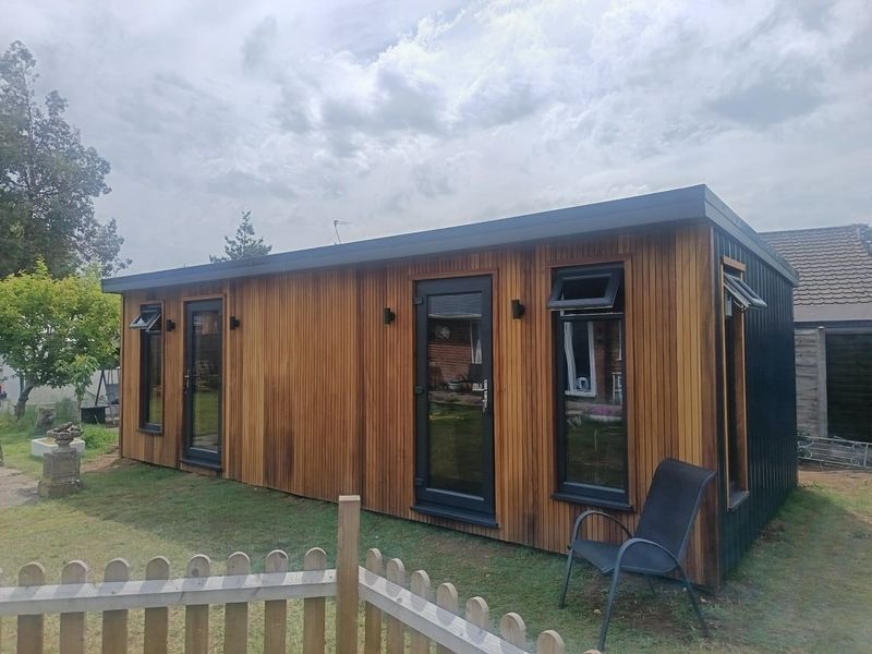 BasePod Garden room 7x4 double office in Ayous