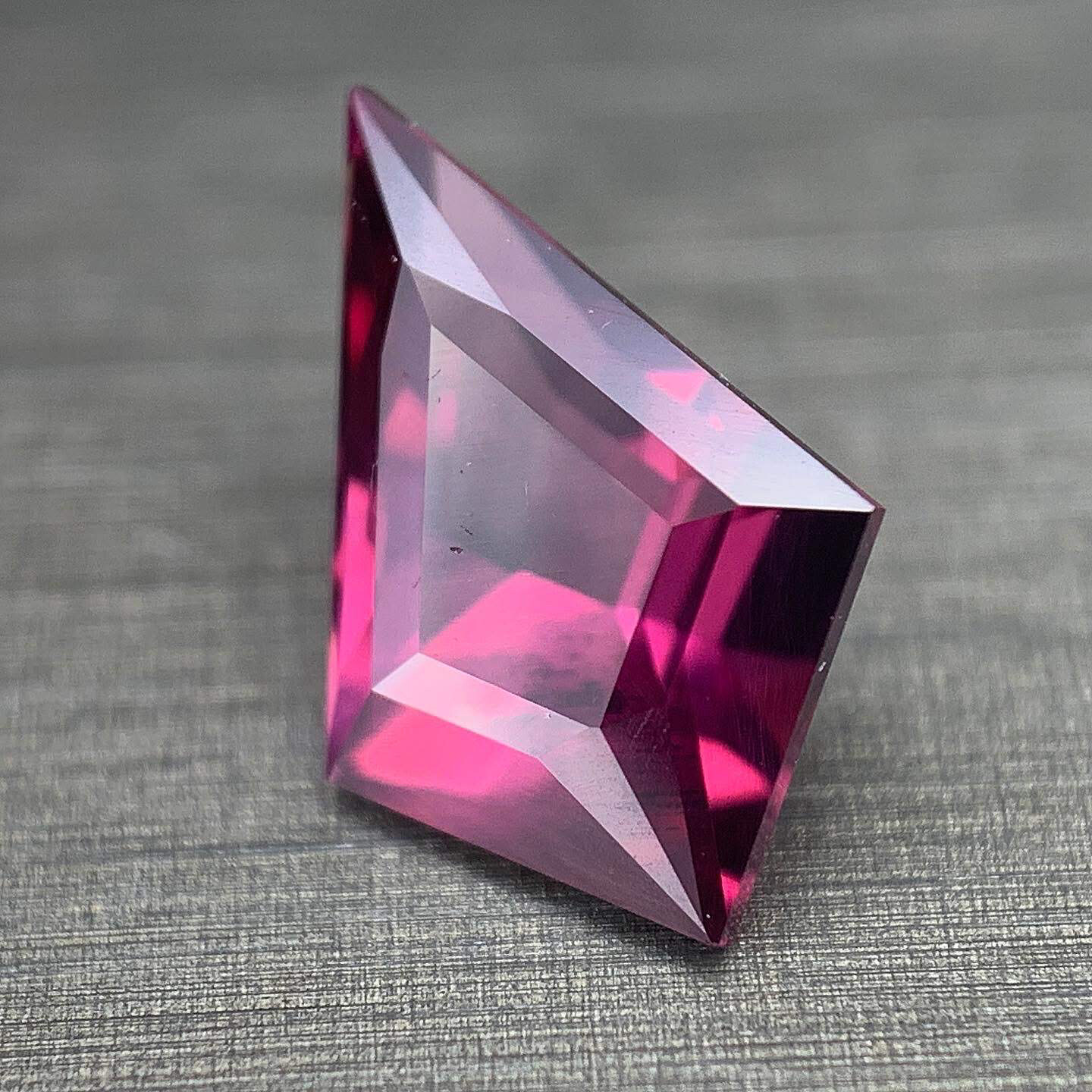 ᴬᵀᵞᴾᴵᶜᴬᴸ UMBALITE GARNET 1,47ct