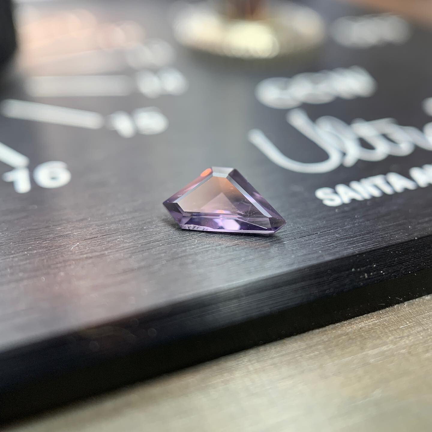 ᴬᵀᵞᴾᴵᶜᴬᴸ LAVENDER SPINEL 0,28ct