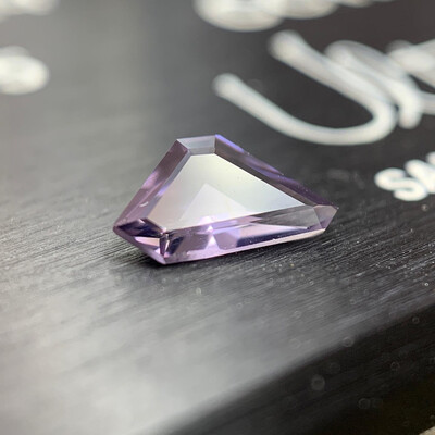 ᴬᵀᵞᴾᴵᶜᴬᴸ LAVENDER SPINEL 0,28ct