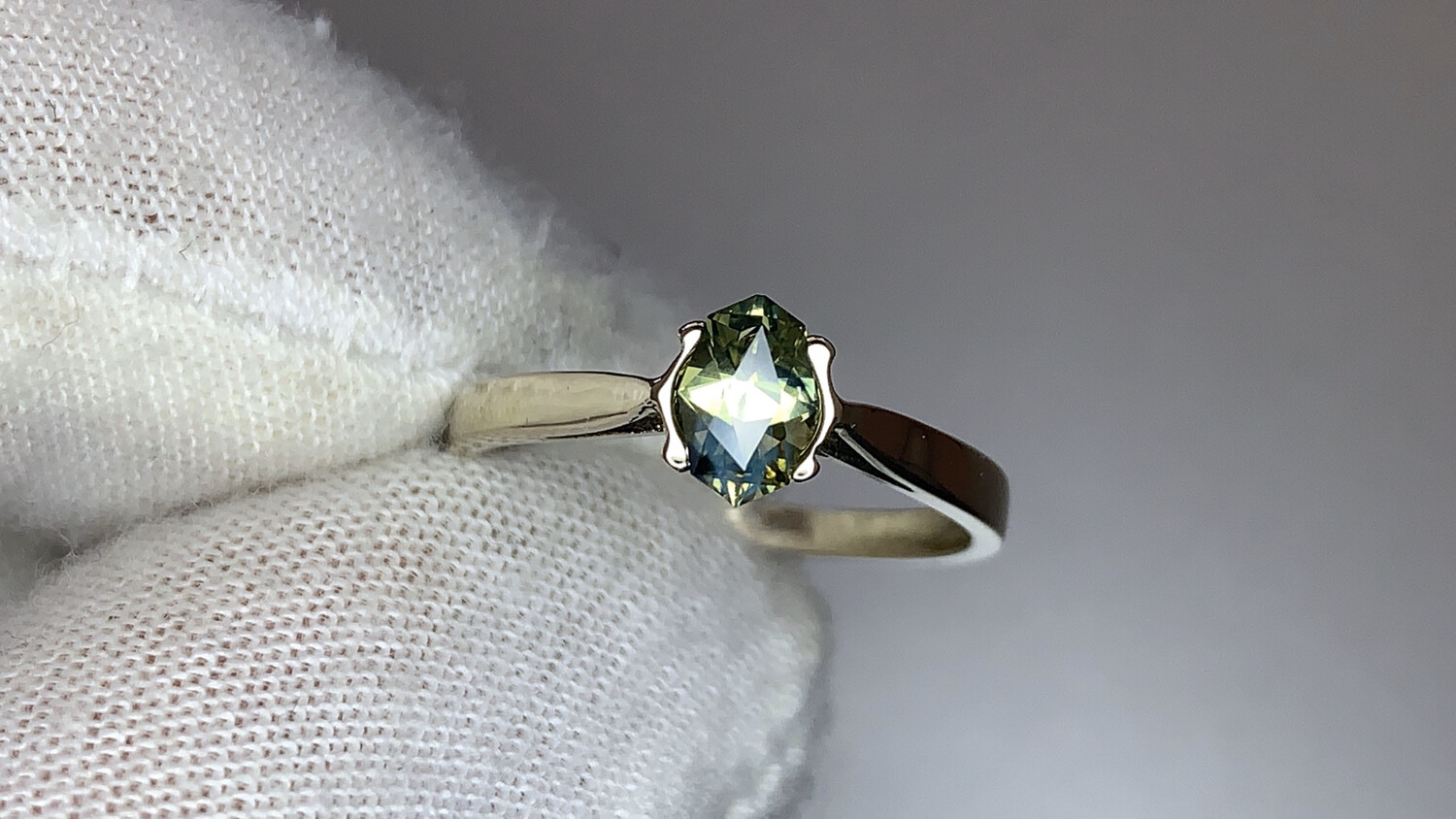 ᴬᵀᵞᴾᴵᶜᴬᴸ YELLOW AUSTRALIA SAPPHIRE 0,54ct