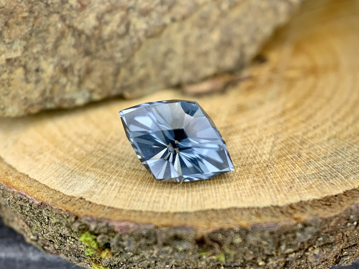 ᴬᵀᵞᴾᴵᶜᴬᴸ BLUE SPINEL 0,70ct