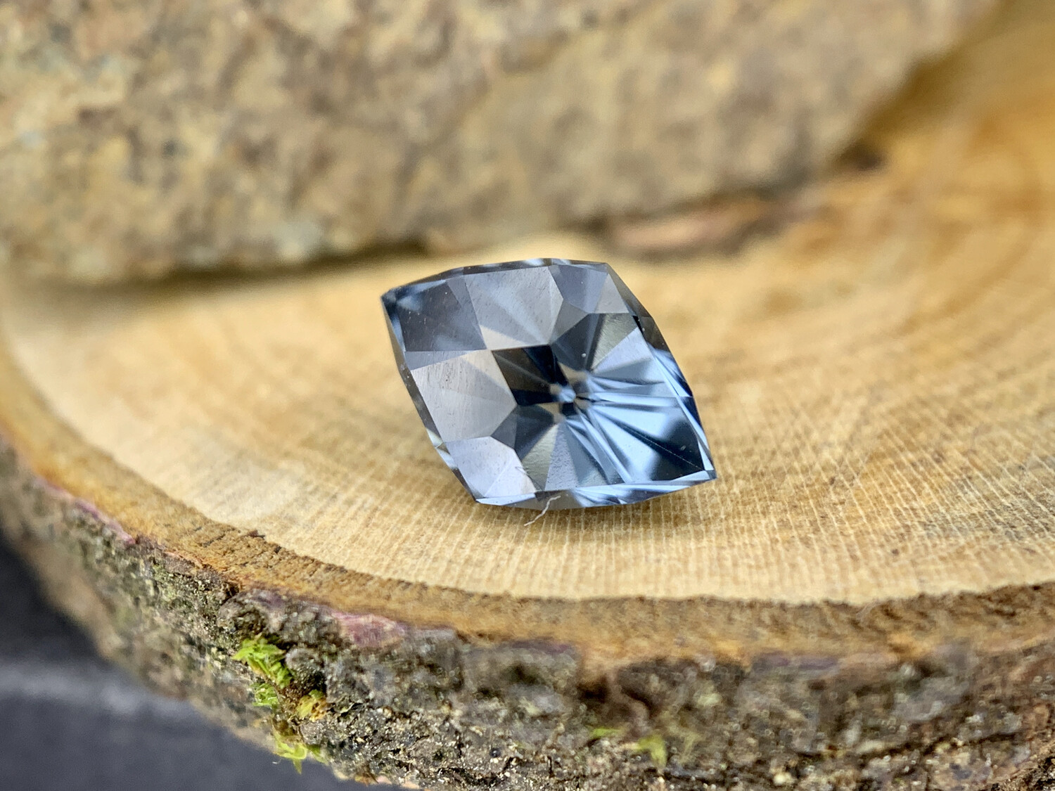 ᴬᵀᵞᴾᴵᶜᴬᴸ BLUE SPINEL 0,70ct