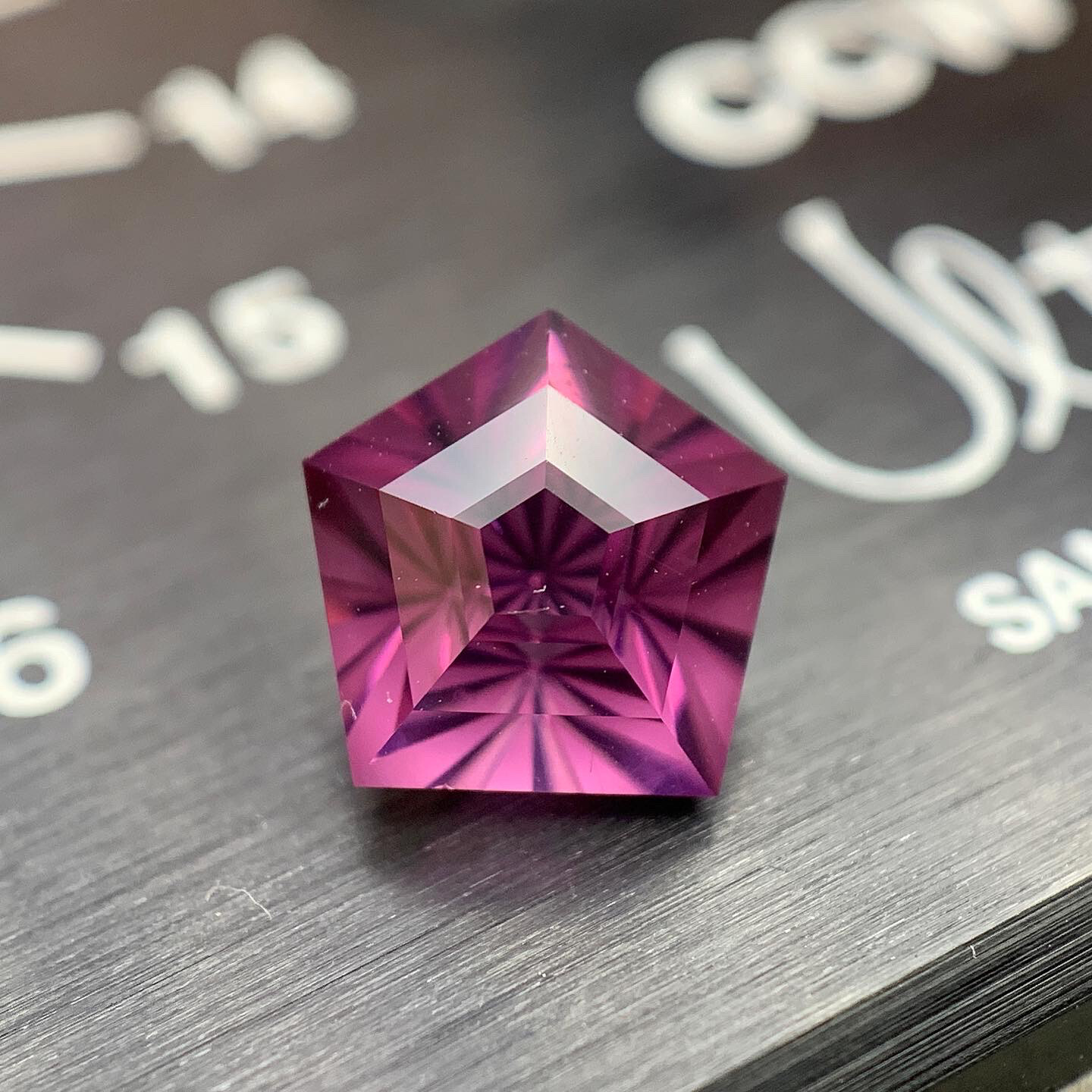 ᴬᵀᵞᴾᴵᶜᴬᴸ UMBALITE GARNET 2,33ct