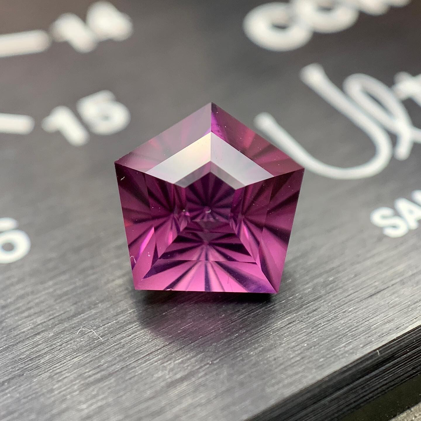 ᴬᵀᵞᴾᴵᶜᴬᴸ UMBALITE GARNET 2,33ct