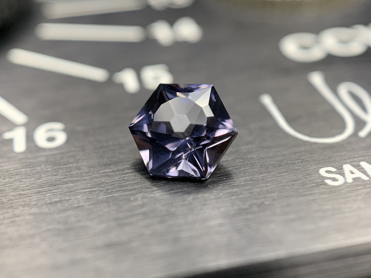 ᴬᵀᵞᴾᴵᶜᴬᴸ COLOR CHANGE SPINEL 0,86 ct