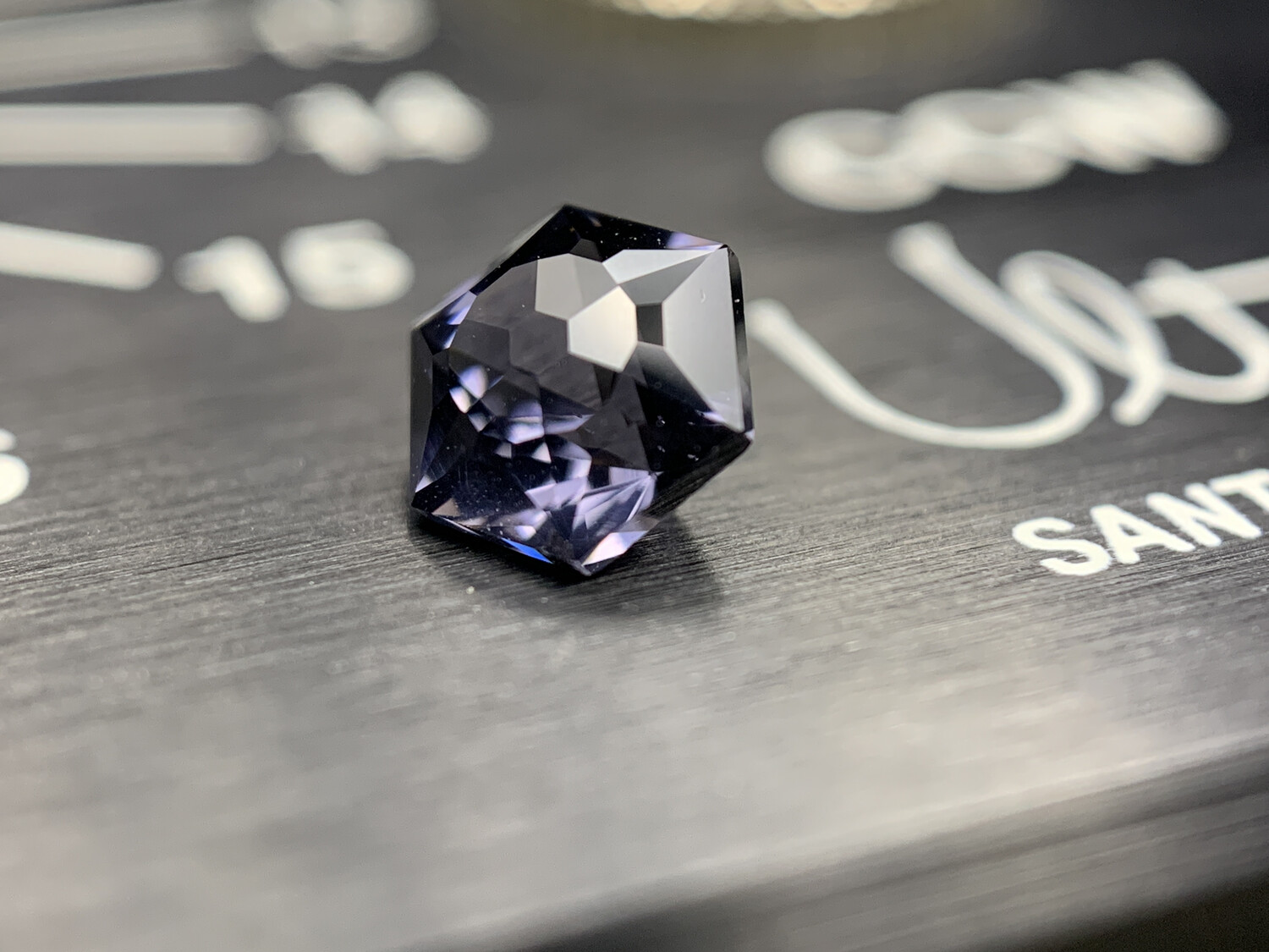 ᴬᵀᵞᴾᴵᶜᴬᴸ COLOR CHANGE SPINEL 0,86 ct