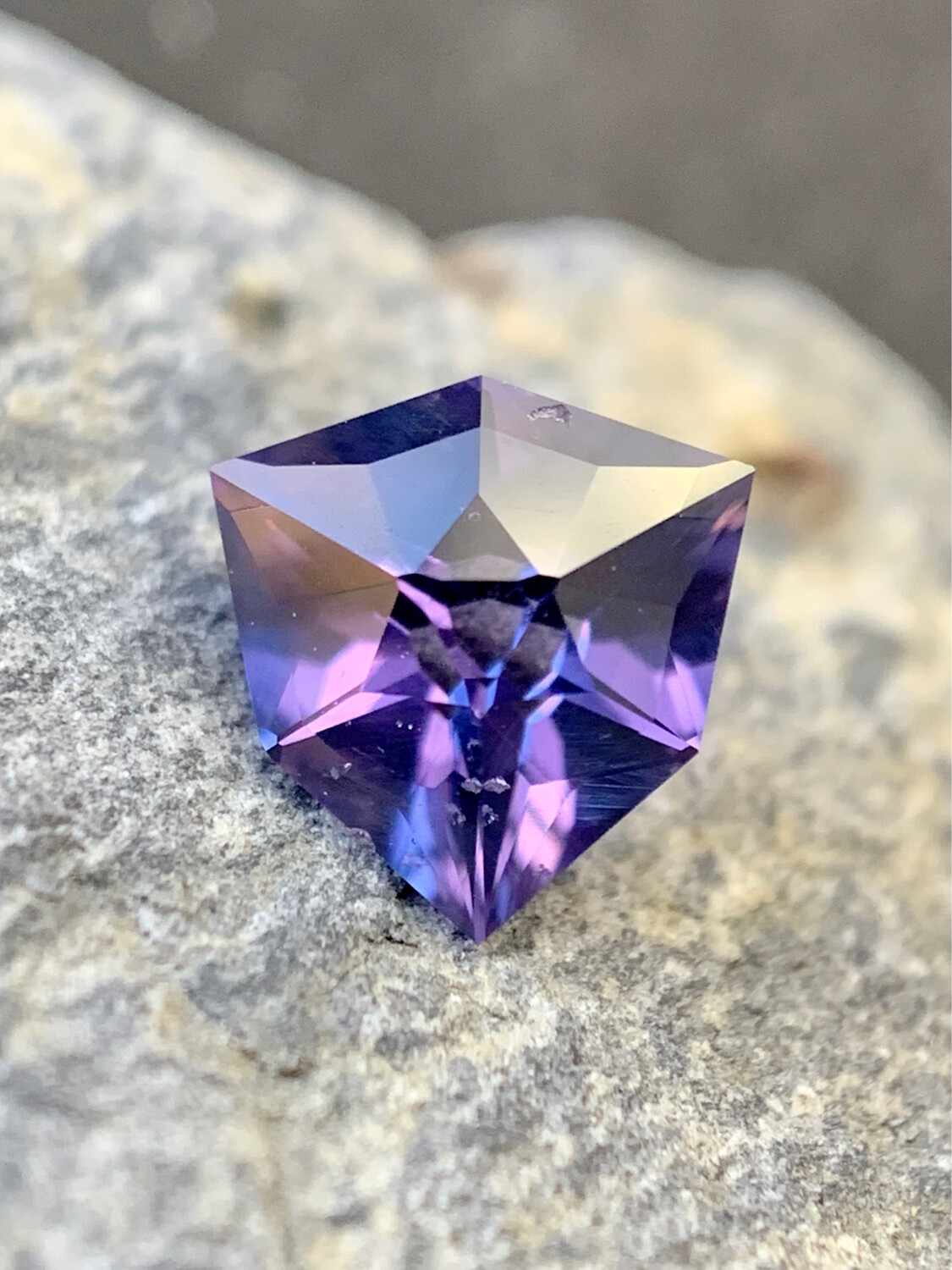 ᴬᵀᵞᴾᴵᶜᴬᴸ PURPLE SPINEL 0.71ct