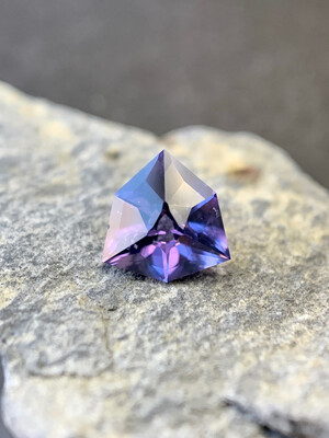 ᴬᵀᵞᴾᴵᶜᴬᴸ PURPLE SPINEL 0.71ct