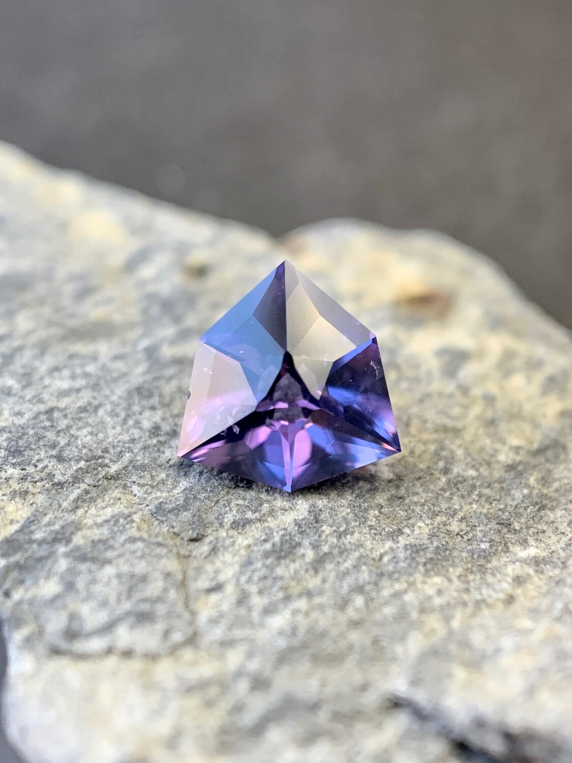 ᴬᵀᵞᴾᴵᶜᴬᴸ PURPLE SPINEL 0.71ct