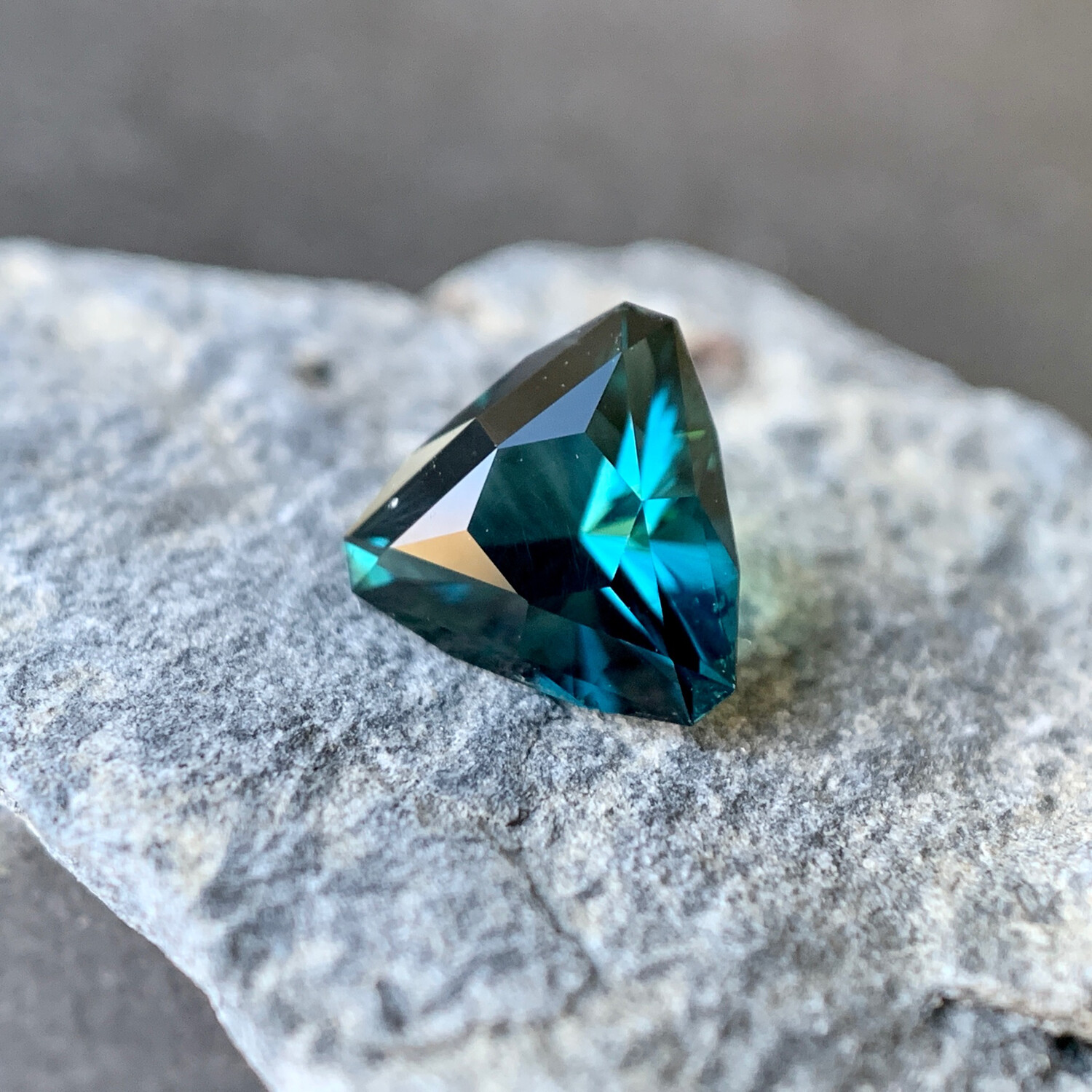 ᴬᵀᵞᴾᴵᶜᴬᴸ BLUE GREEN TOURMALINE 0.73ct