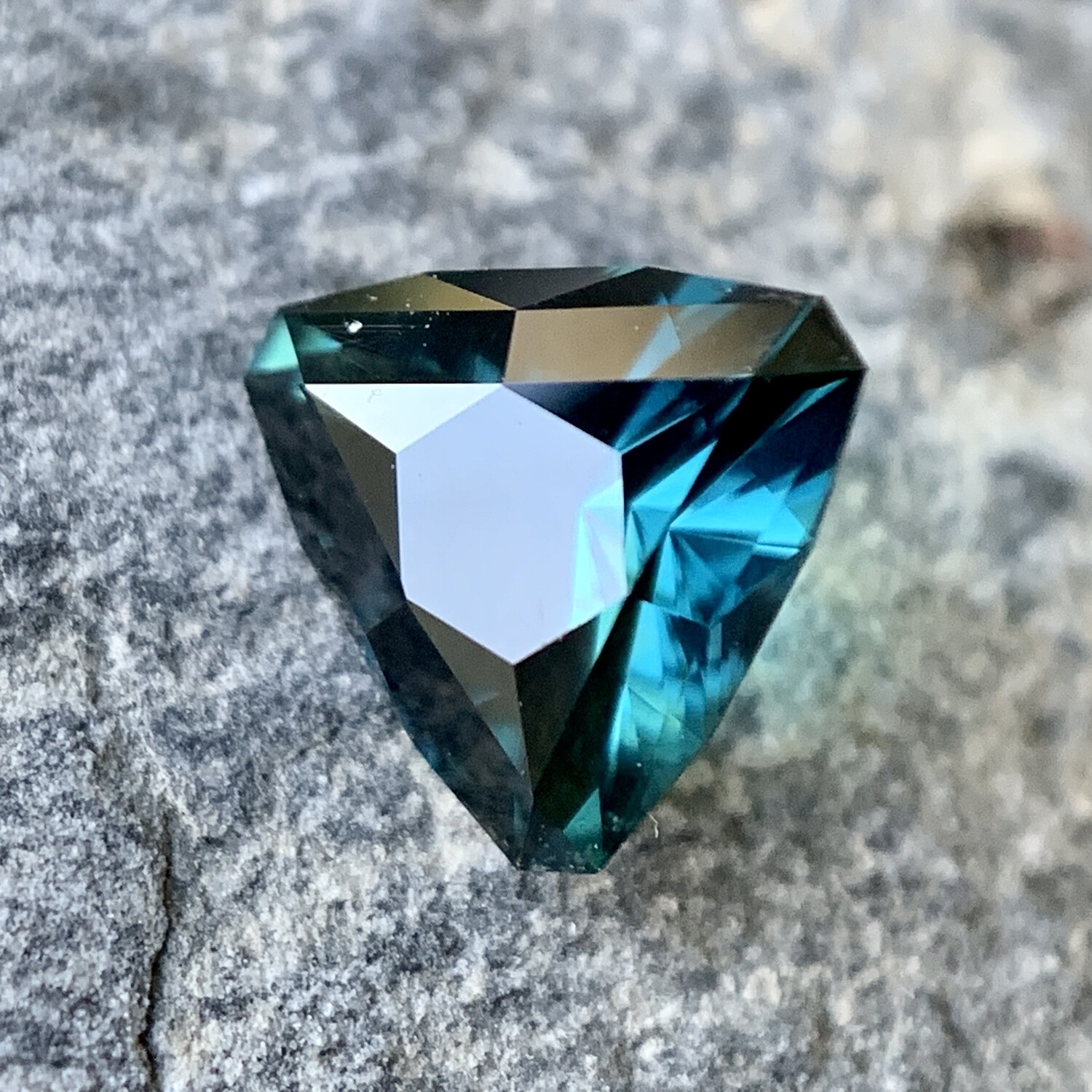 ᴬᵀᵞᴾᴵᶜᴬᴸ BLUE GREEN TOURMALINE 0.73ct