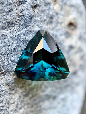 ᴬᵀᵞᴾᴵᶜᴬᴸ BLUE GREEN TOURMALINE 0.73ct