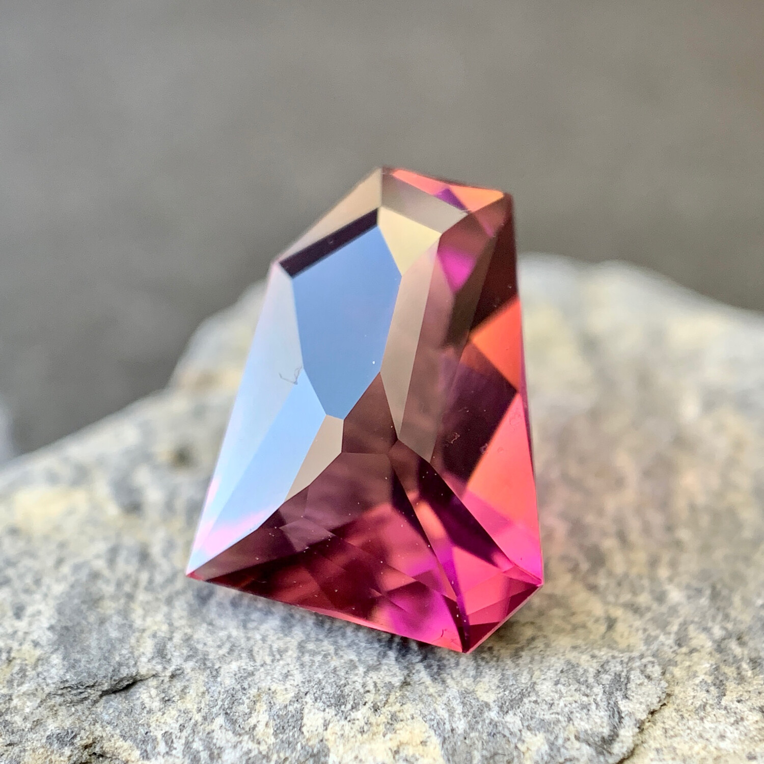 ᴬᵀᵞᴾᴵᶜᴬᴸ RUBELLITE TOURMALINE 2.92ct