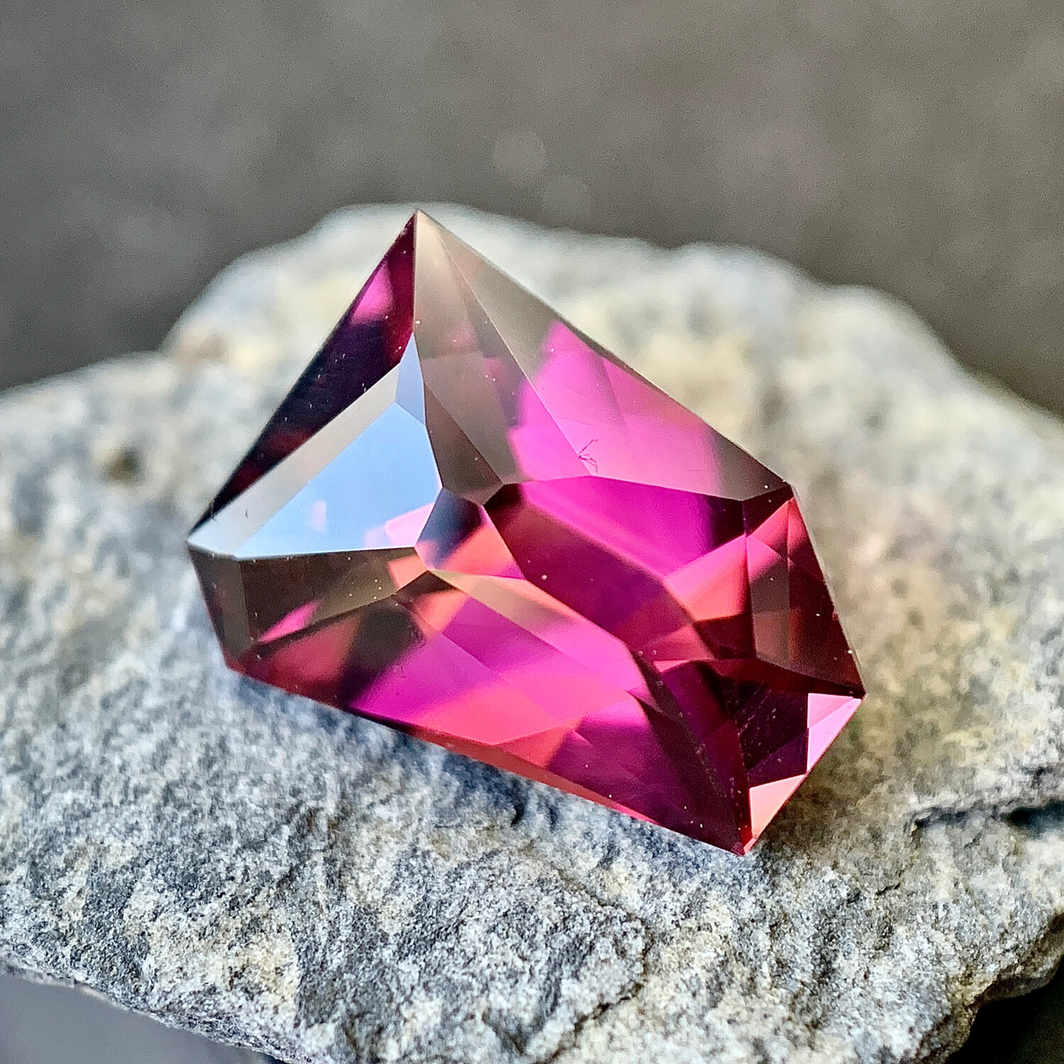 ᴬᵀᵞᴾᴵᶜᴬᴸ RUBELLITE TOURMALINE 2.92ct