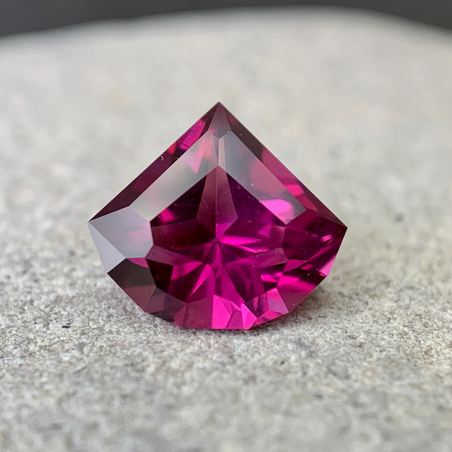 ᴬᵀᵞᴾᴵᶜᴬᴸ UMBALITE GARNET 2,00ct