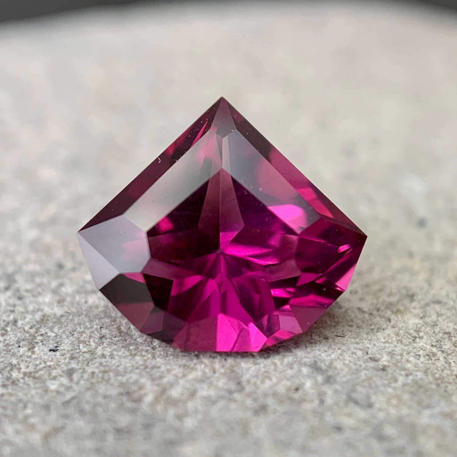 ᴬᵀᵞᴾᴵᶜᴬᴸ UMBALITE GARNET 2,00ct