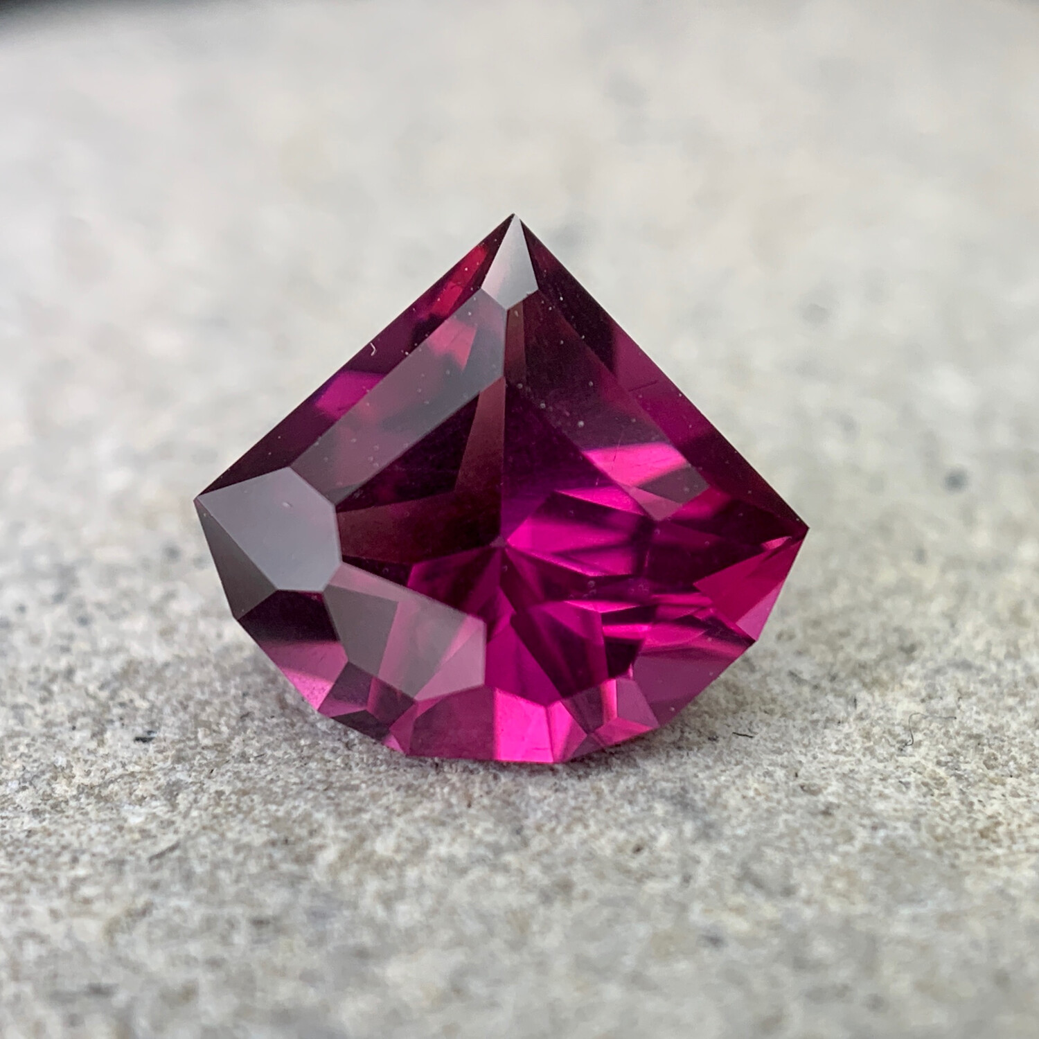 ᴬᵀᵞᴾᴵᶜᴬᴸ UMBALITE GARNET 2,00ct