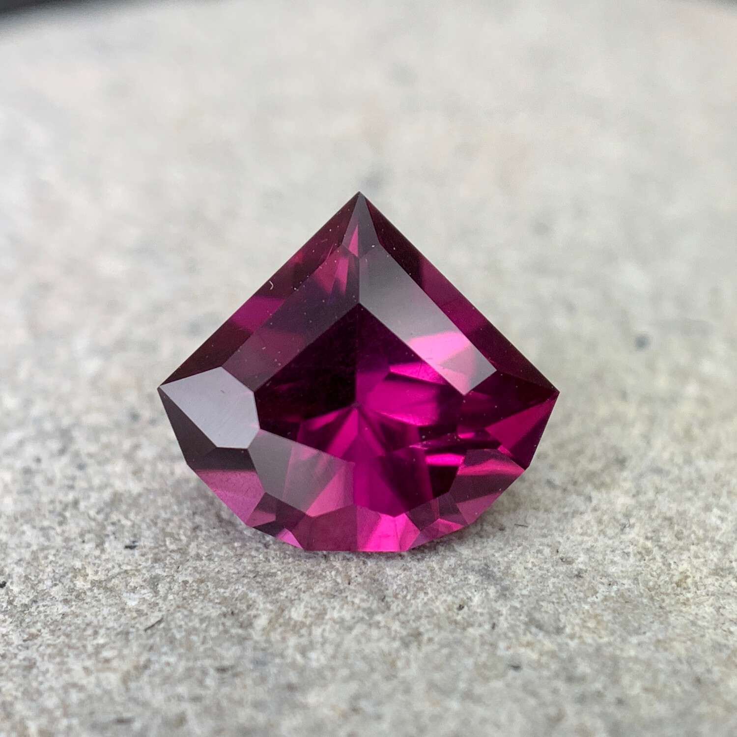 ᴬᵀᵞᴾᴵᶜᴬᴸ UMBALITE GARNET 2,00ct