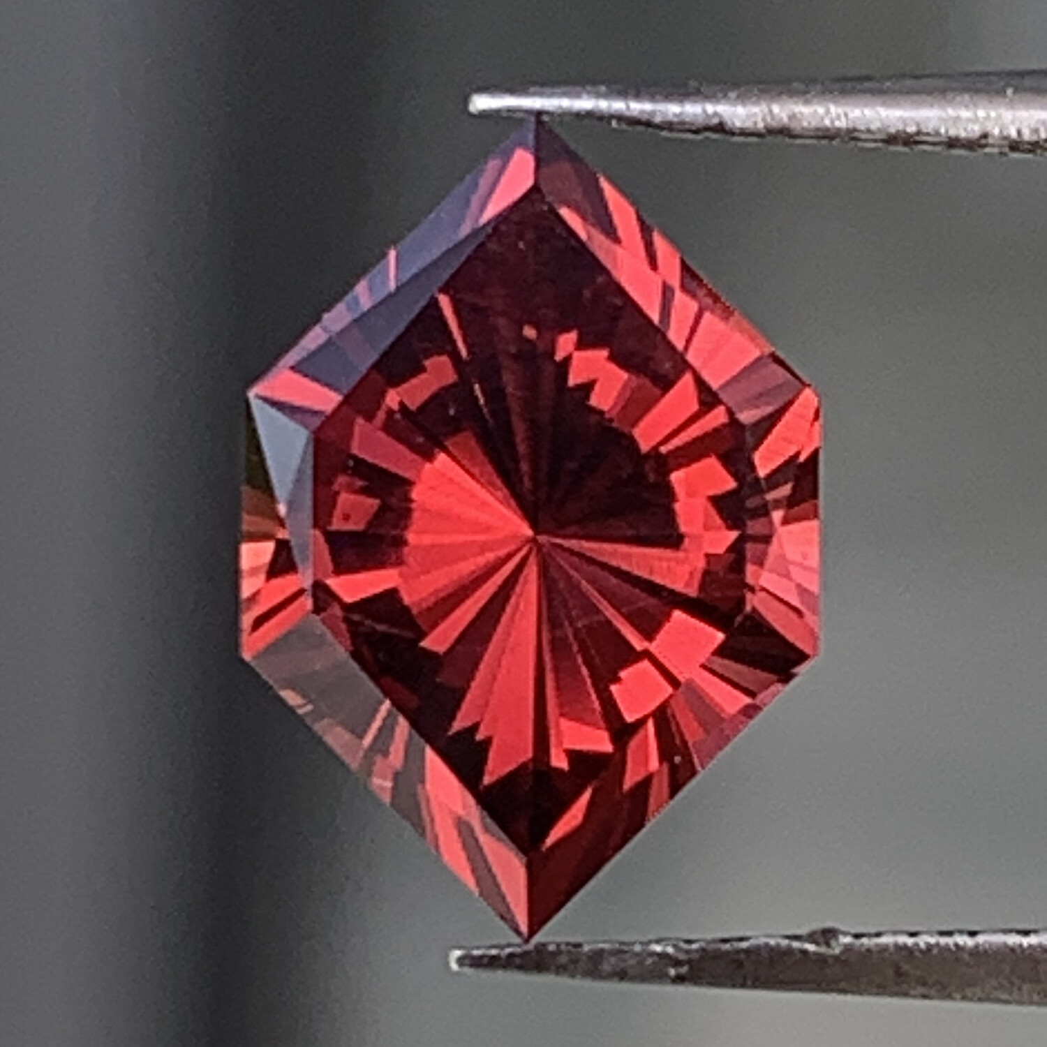 ᴬᵀᵞᴾᴵᶜᴬᴸ RHODOLITE GARNET 2.07ct